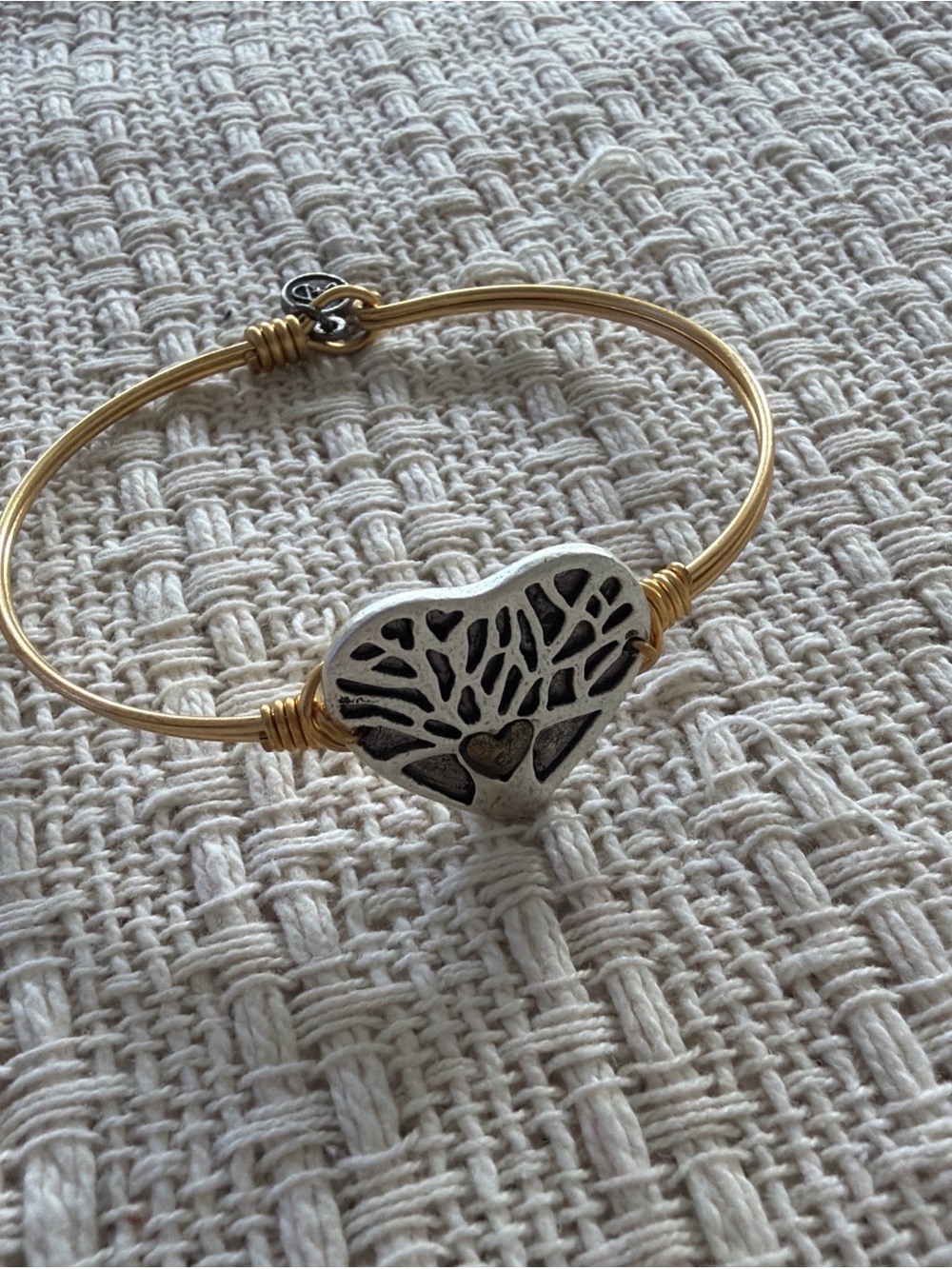 Gold-Tone Wire Heart Filigree Bangle Bracelet - Women Jewelry